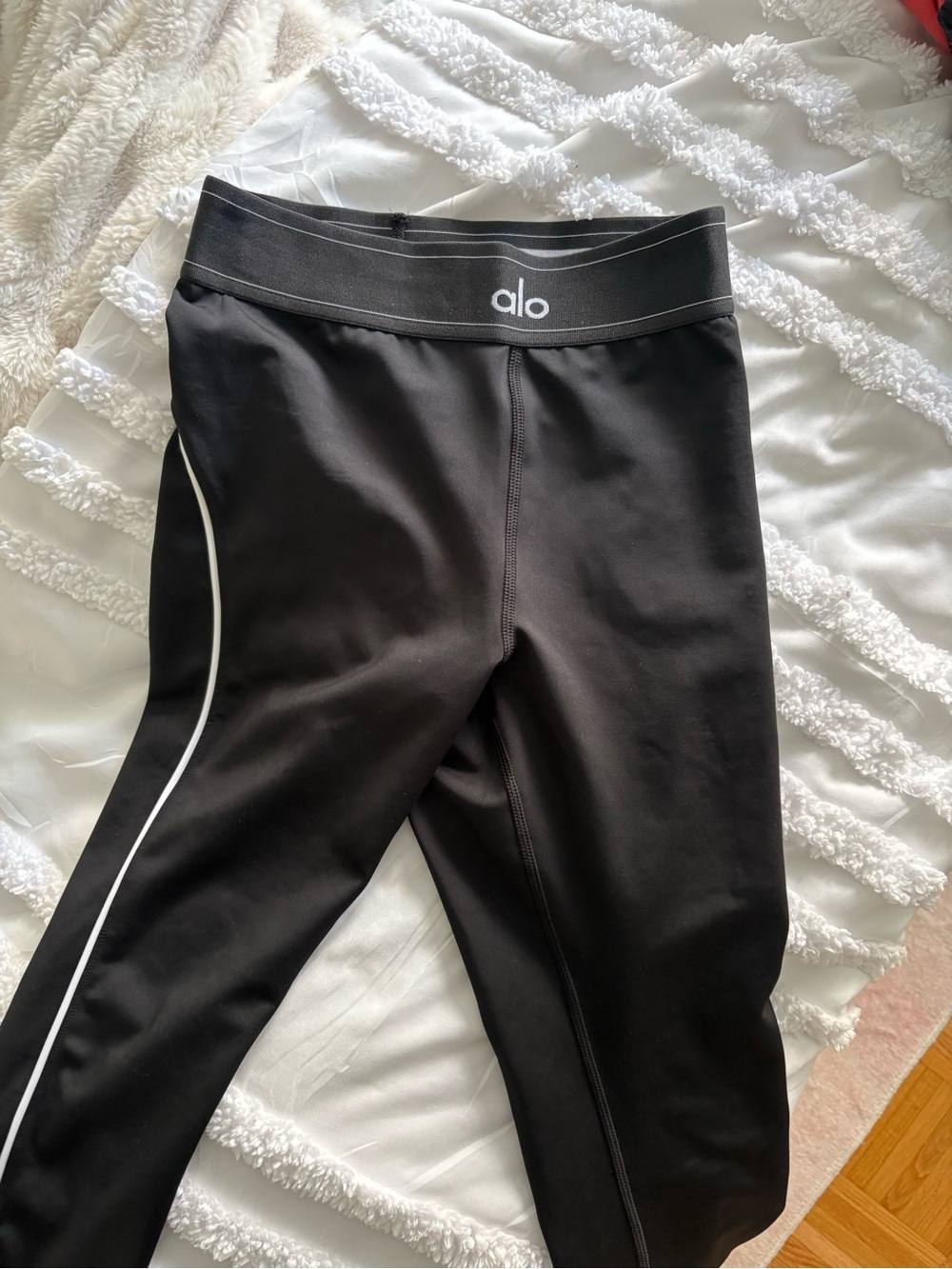 ALO Yoga Black Performance Leggings with White Accent
